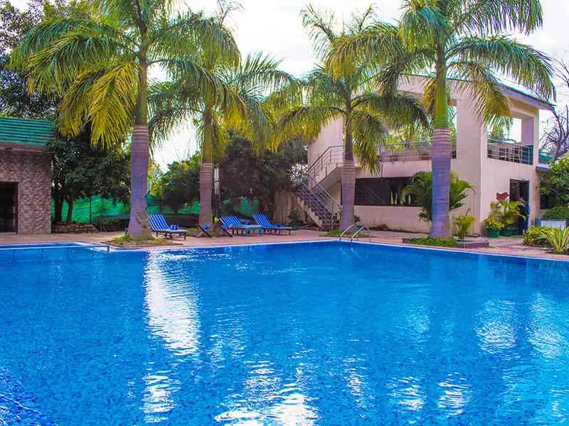 Clarissa Resort Swimming Pool